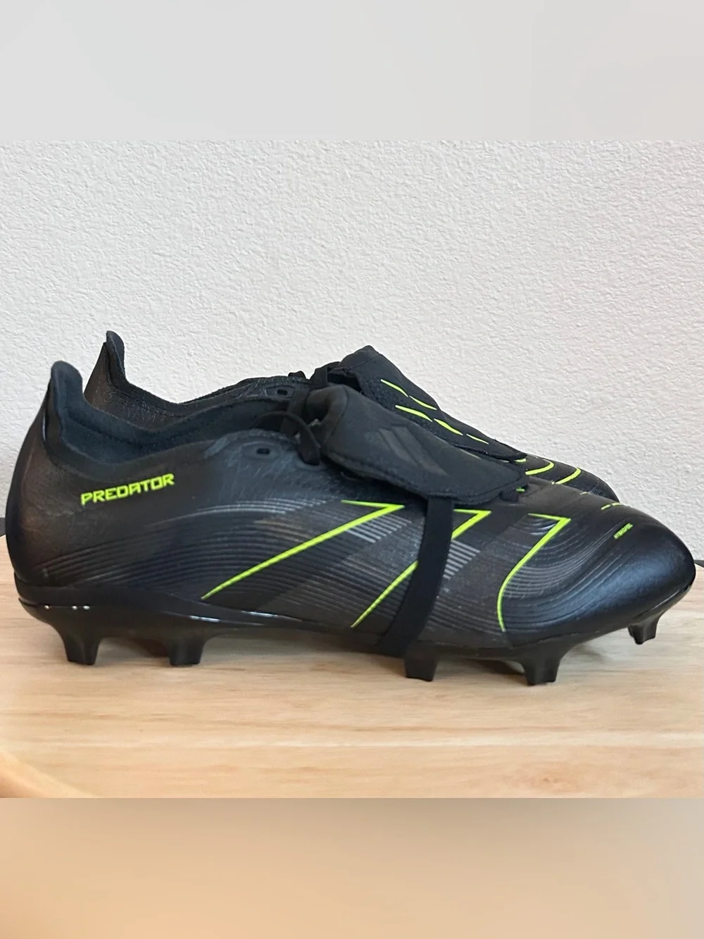 NWT. ADIDAS PREDATOR LEAGUE FT FG/MG Size 8.5